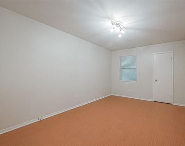 3131 Cummins Street - Photo Thumbnail 16