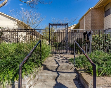 3131 Cummins Street - Photo Thumbnail 30