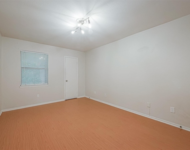 3131 Cummins Street - Photo Thumbnail 18