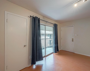 3131 Cummins Street - Photo Thumbnail 7