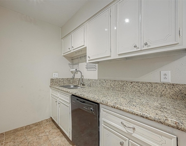 3131 Cummins Street - Photo Thumbnail 14