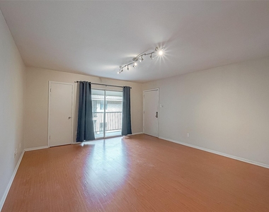 3131 Cummins Street - Photo Thumbnail 5