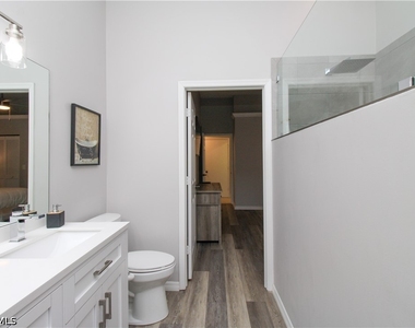 700 Lambton Lane - Photo Thumbnail 12