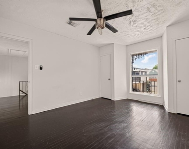 2420 Mcduffie Street - Photo Thumbnail 6