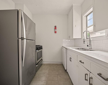 2420 Mcduffie Street - Photo Thumbnail 5