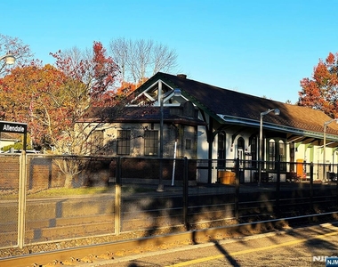 115 Allendale - Photo Thumbnail 11