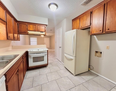 2100 Austin Street - Photo Thumbnail 3