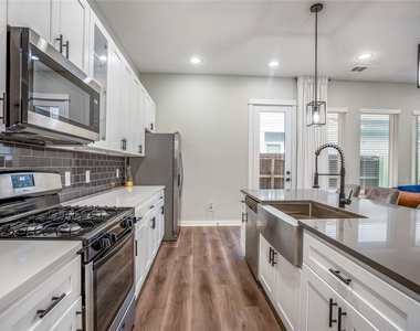 8474 Berry Green Lane - Photo Thumbnail 2