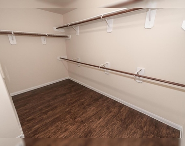29651 Clover Shore Drive - Photo Thumbnail 12