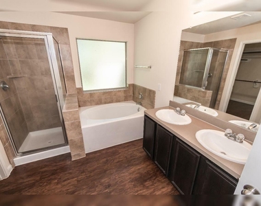 29651 Clover Shore Drive - Photo Thumbnail 10