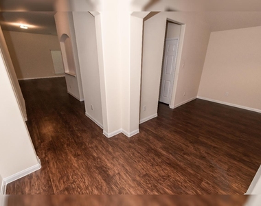29651 Clover Shore Drive - Photo Thumbnail 7
