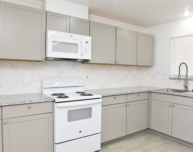 6414 Grape Street - Photo Thumbnail 6
