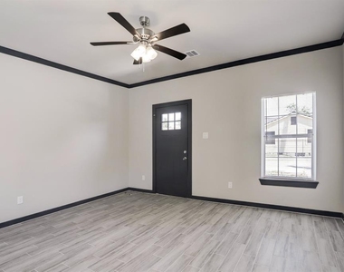 8103 Glass Street - Photo Thumbnail 5