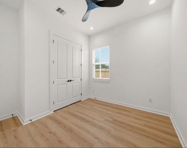 8203 Calhoun Road - Photo Thumbnail 21