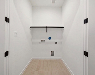 8203 Calhoun Road - Photo Thumbnail 31