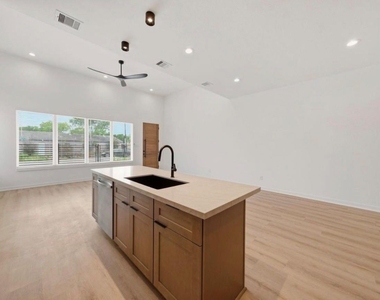 8203 Calhoun Road - Photo Thumbnail 12
