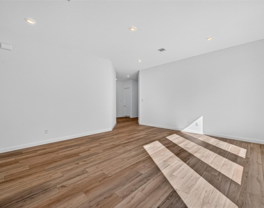 11119 Poplar Tree Dr - Photo Thumbnail 9