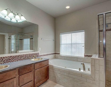 5729 Kiam Street - Photo Thumbnail 5