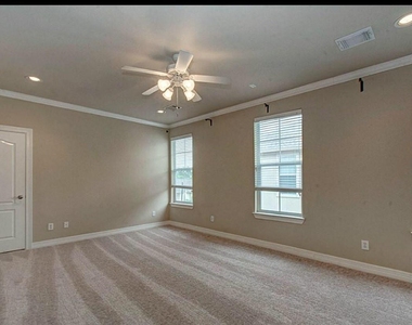 5729 Kiam Street - Photo Thumbnail 6