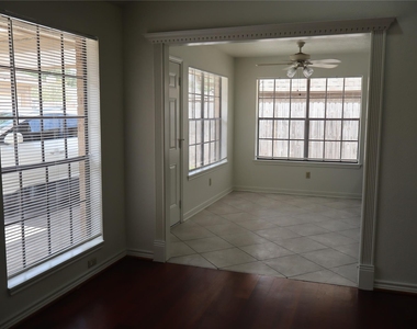 9911 Sagegreen Drive - Photo Thumbnail 10