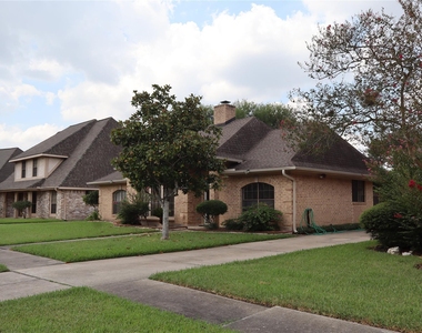 9911 Sagegreen Drive - Photo Thumbnail 2