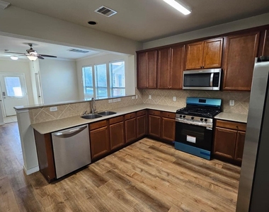 13122 Stratford Skies Lane - Photo Thumbnail 9