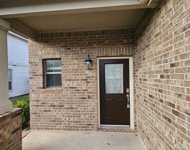 13122 Stratford Skies Lane - Photo Thumbnail 3