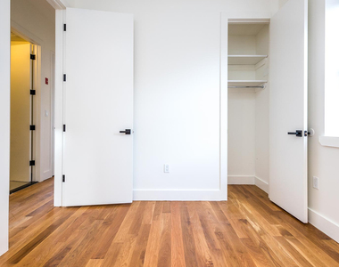 215 Richardson St - Photo Thumbnail 10