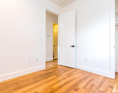 215 Richardson St - Photo Thumbnail 11
