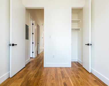 215 Richardson St - Photo Thumbnail 8