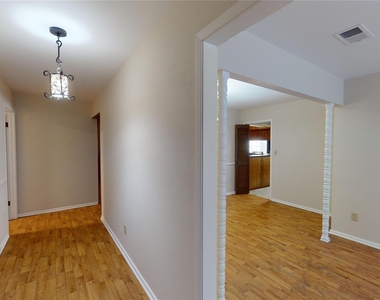 413 Elm Drive - Photo Thumbnail 2