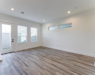 7712 Johanna Park Drive - Photo Thumbnail 4