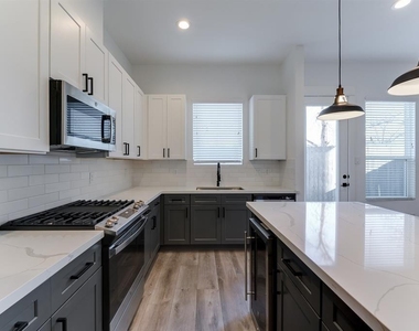 7712 Johanna Park Drive - Photo Thumbnail 9