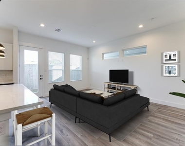 7712 Johanna Park Drive - Photo Thumbnail 6