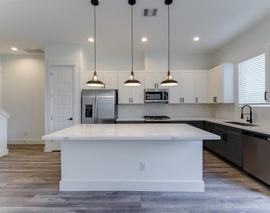 7712 Johanna Park Drive - Photo Thumbnail 7
