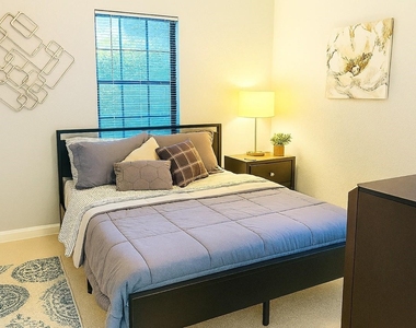 3316 N Macgregor Way - Photo Thumbnail 7