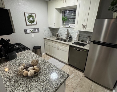 3316 N Macgregor Way - Photo Thumbnail 4