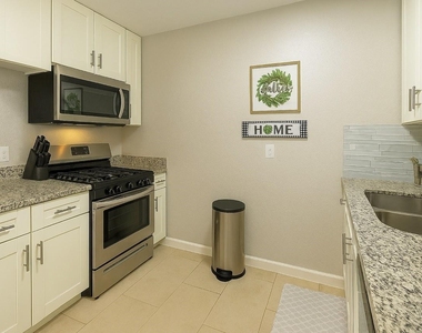 3316 N Macgregor Way - Photo Thumbnail 5