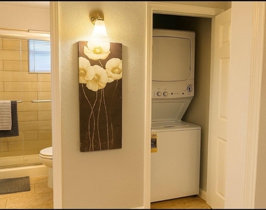 3316 N Macgregor Way - Photo Thumbnail 10