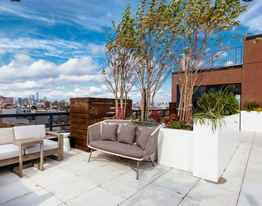 1068 Fulton St - Photo Thumbnail 14