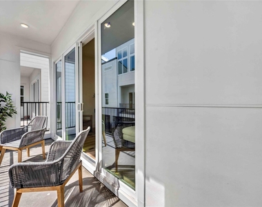 316 Walthall - Photo Thumbnail 6