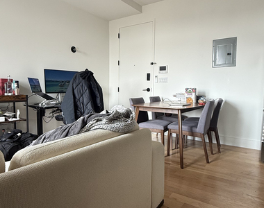 75 McGuinness Blvd - Photo Thumbnail 12