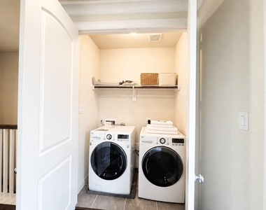 10717 Madden Oaks Place - Photo Thumbnail 11