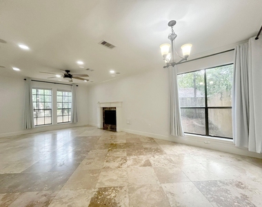 102 E Mistybreeze Circle - Photo Thumbnail 4