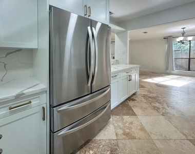 102 E Mistybreeze Circle - Photo Thumbnail 9