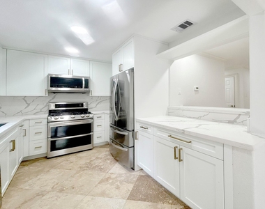 102 E Mistybreeze Circle - Photo Thumbnail 8