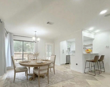 102 E Mistybreeze Circle - Photo Thumbnail 2