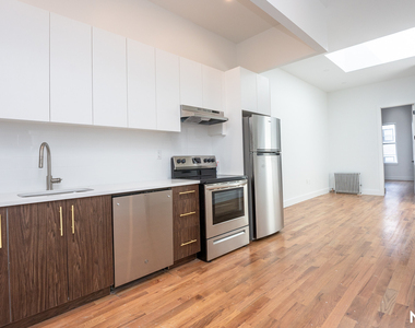 776 Hart St - Photo Thumbnail 6