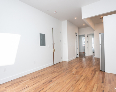 776 Hart St - Photo Thumbnail 3