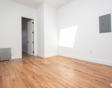 776 Hart St - Photo Thumbnail 2